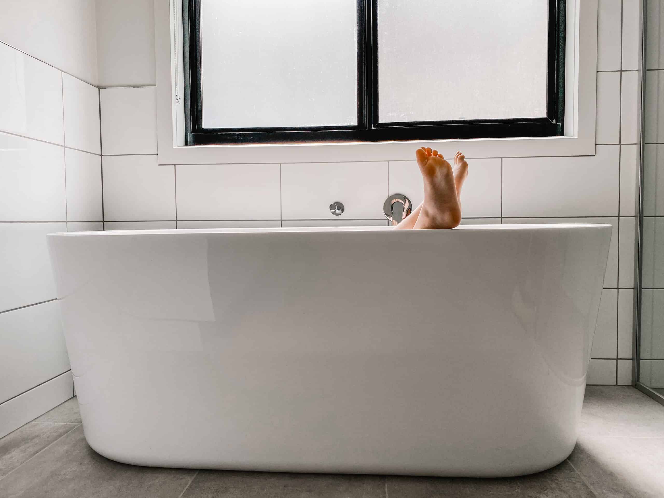 Freestanding bathtub